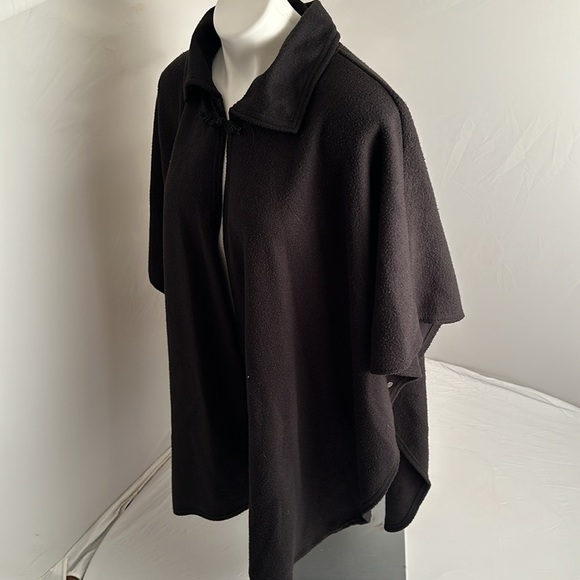 The Specialty House vintage 90s black fleece cape wrap - Picture 3 of 9